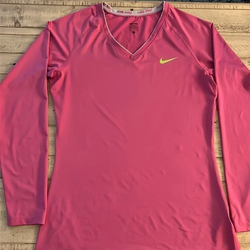 Nike Pro‎ Athletic Wear Shirt